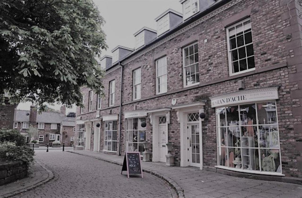 Modern 3-Bed House On Tarporley High Street Villa Esterno foto